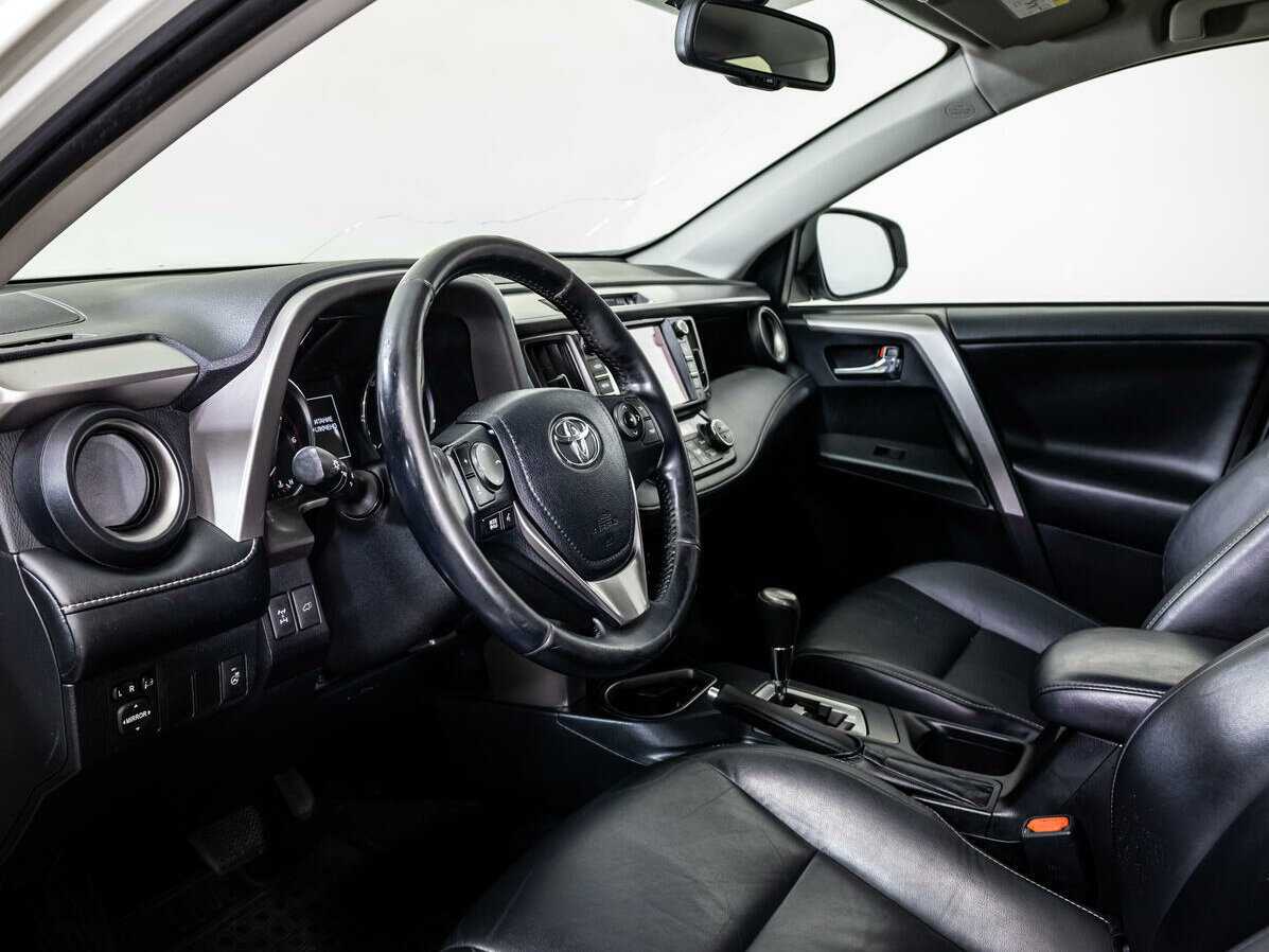 Toyota RAV4 с пробегом — 2018 год. Фото: #8