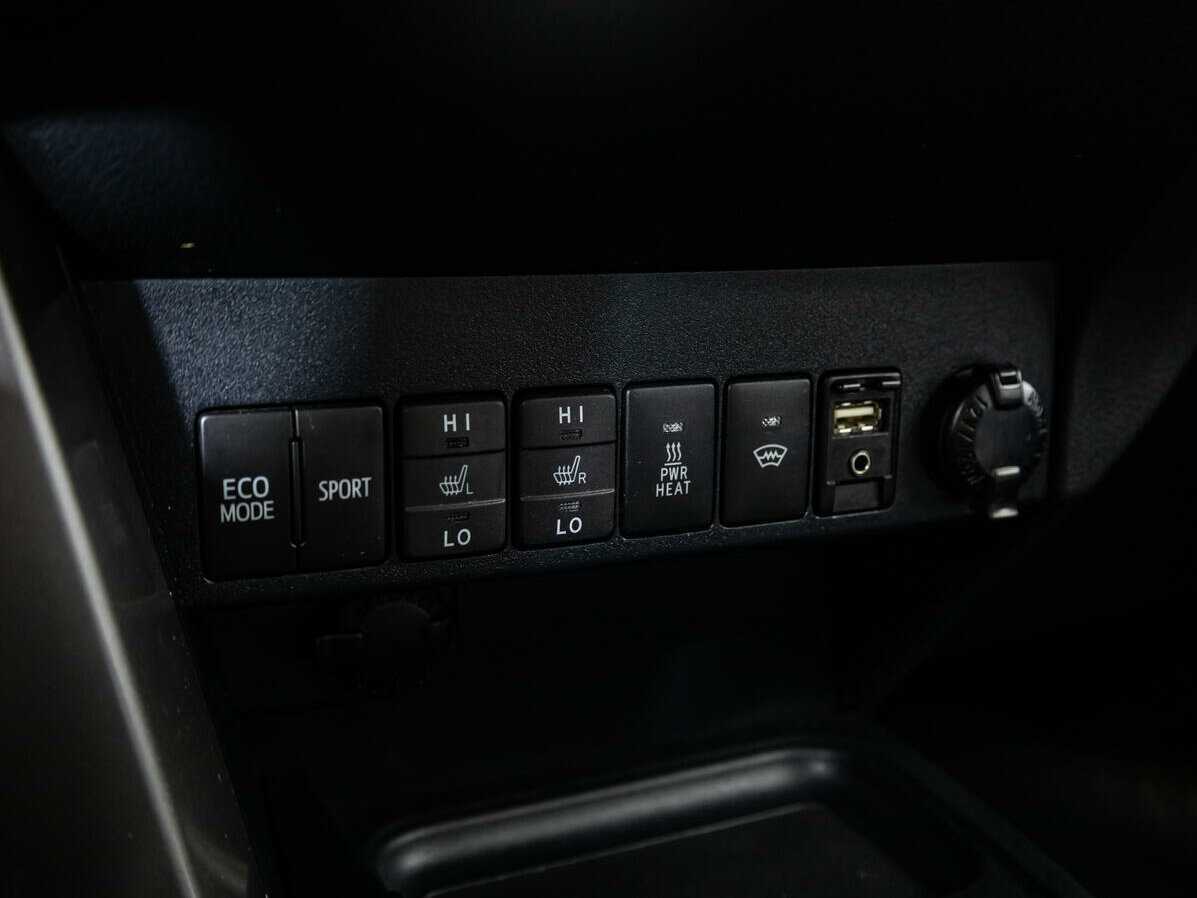 Toyota RAV4 с пробегом — 2018 год. Фото: #12