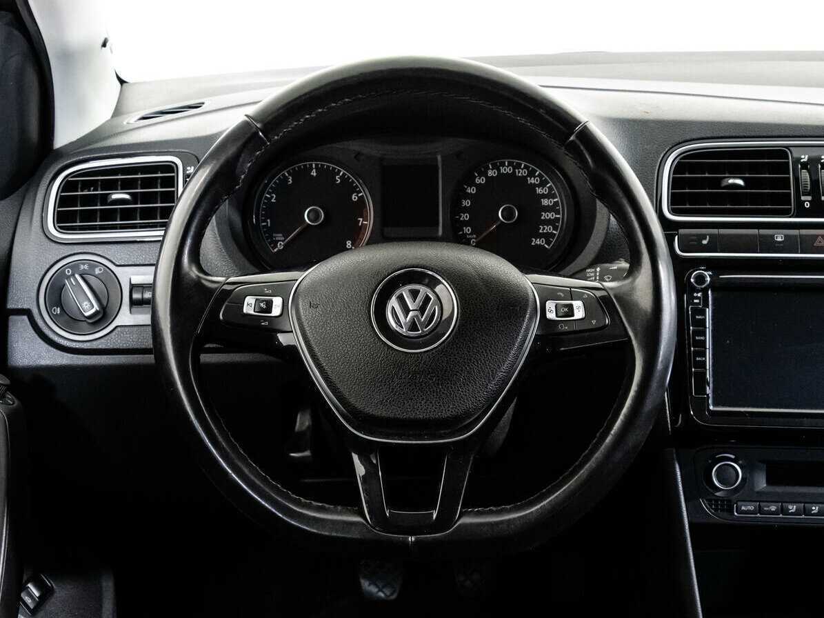 Volkswagen Polo с пробегом — 2018 год. Фото: #11