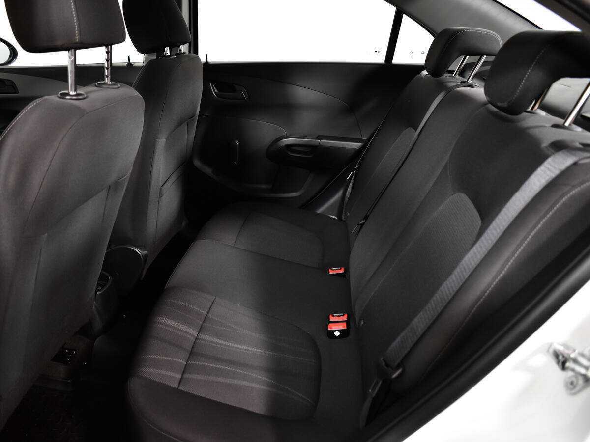 Chevrolet Aveo с пробегом — 2014 год. Фото: #7