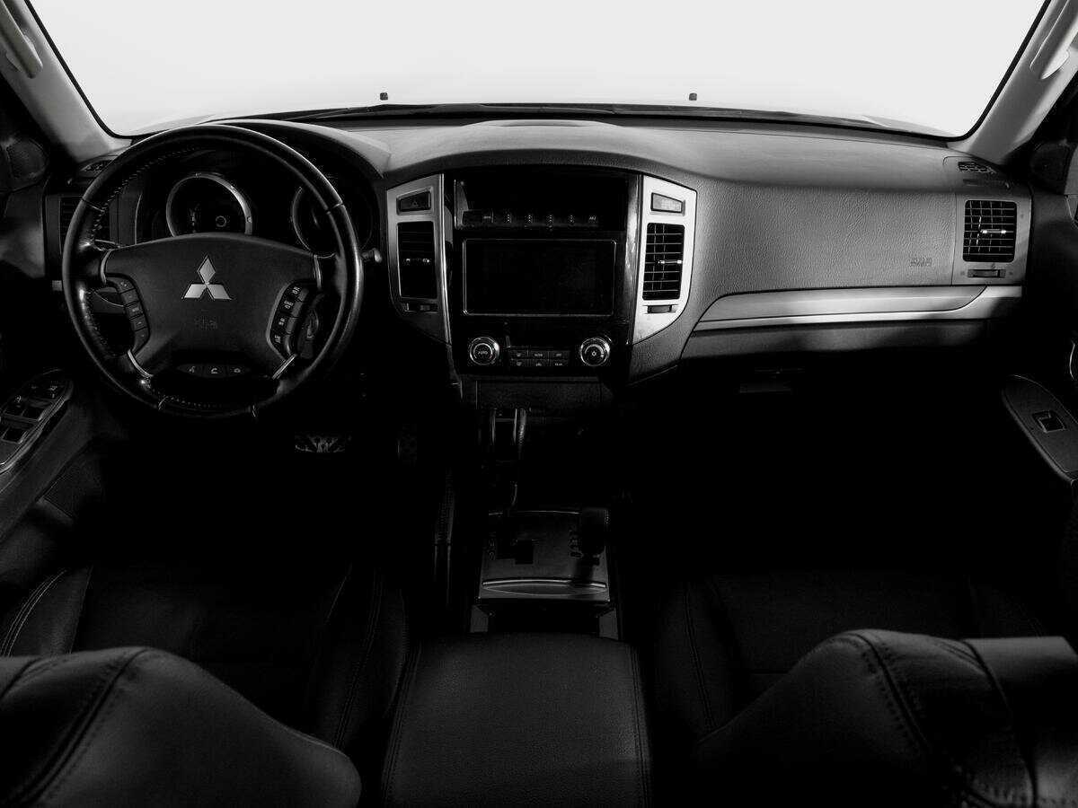 Mitsubishi Pajero с пробегом — 2017 год. Фото: #11