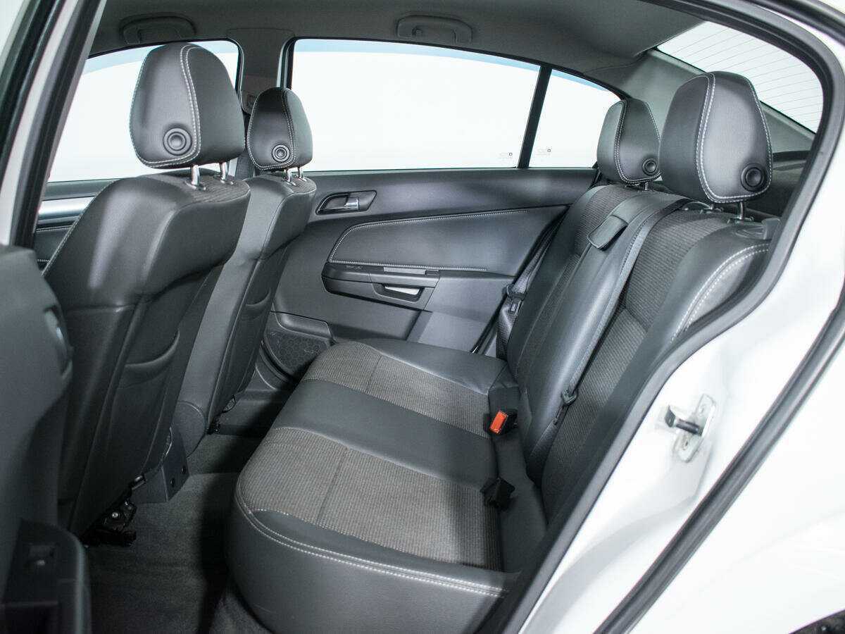 Opel Astra с пробегом — 2014 год. Фото: #9