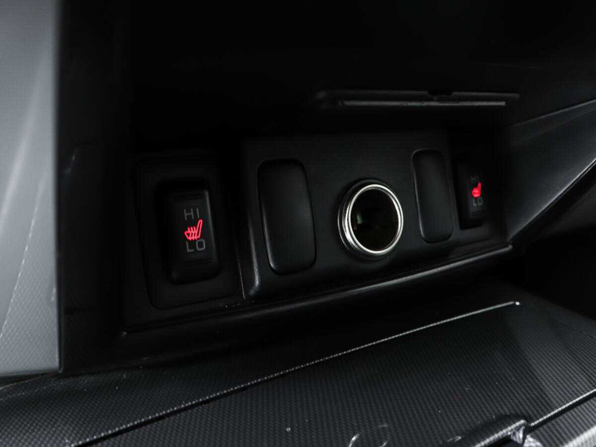 Mitsubishi Pajero Sport с пробегом — 2014 год. Фото: #9