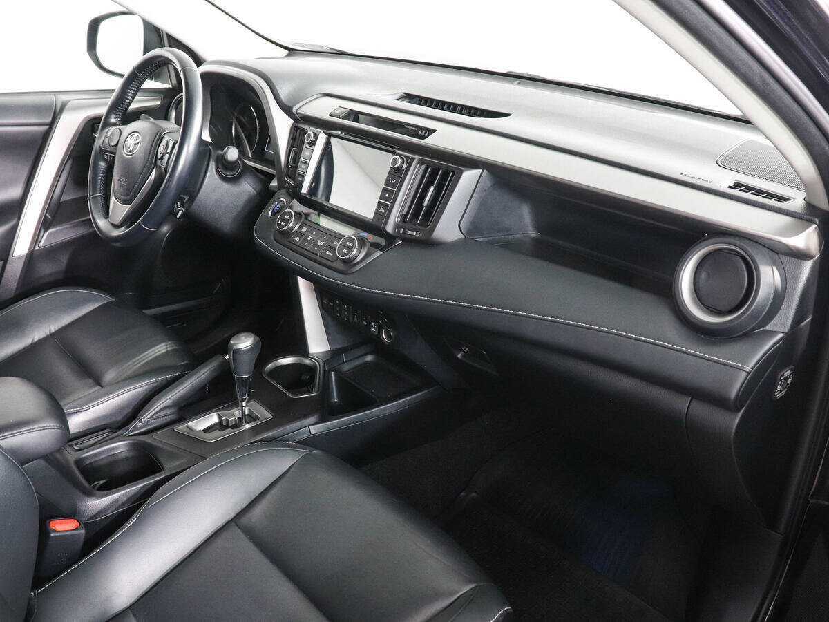 Toyota RAV4 с пробегом — 2018 год. Фото: #9