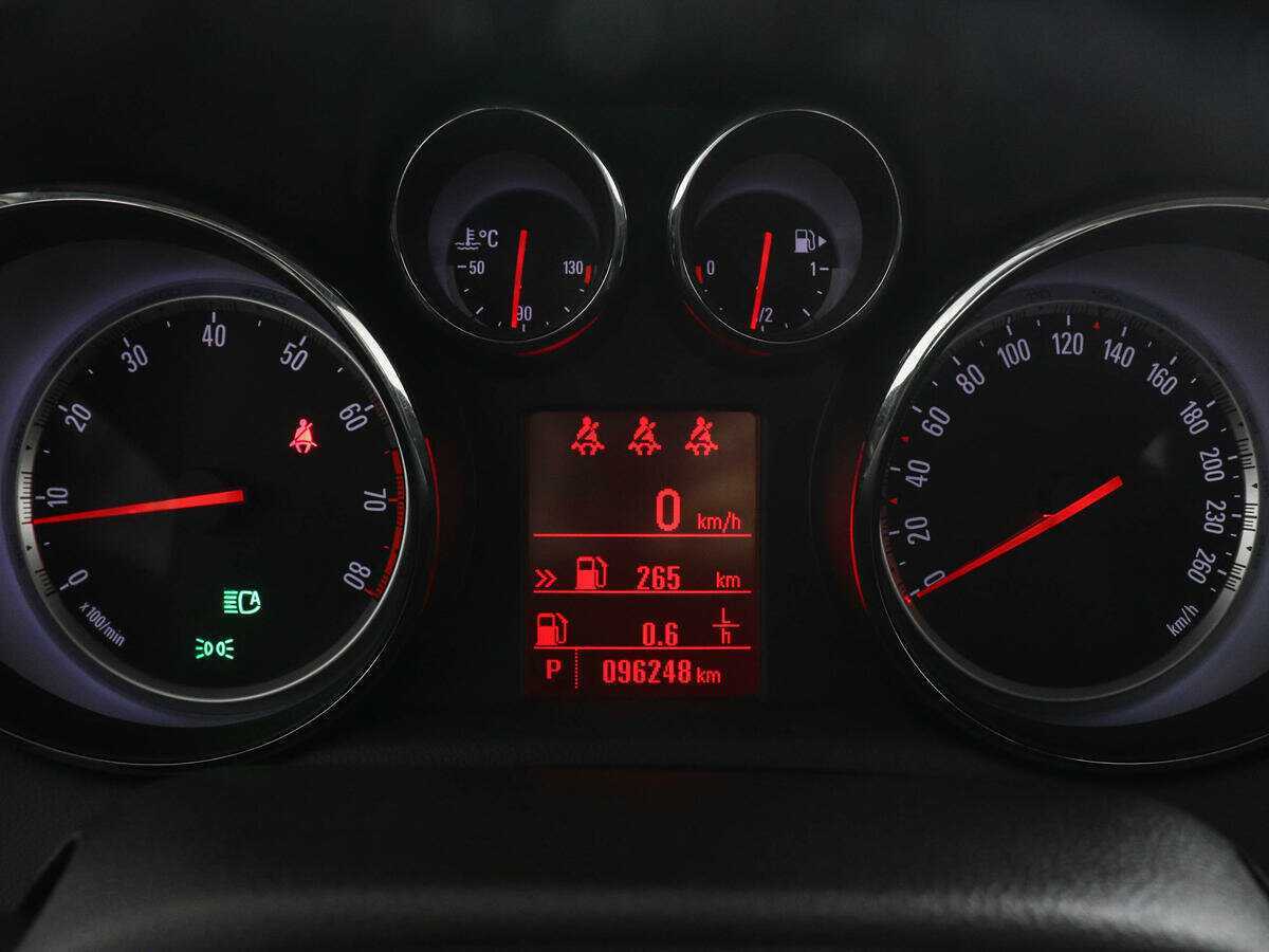 Opel Mokka с пробегом — 2015 год. Фото: #10