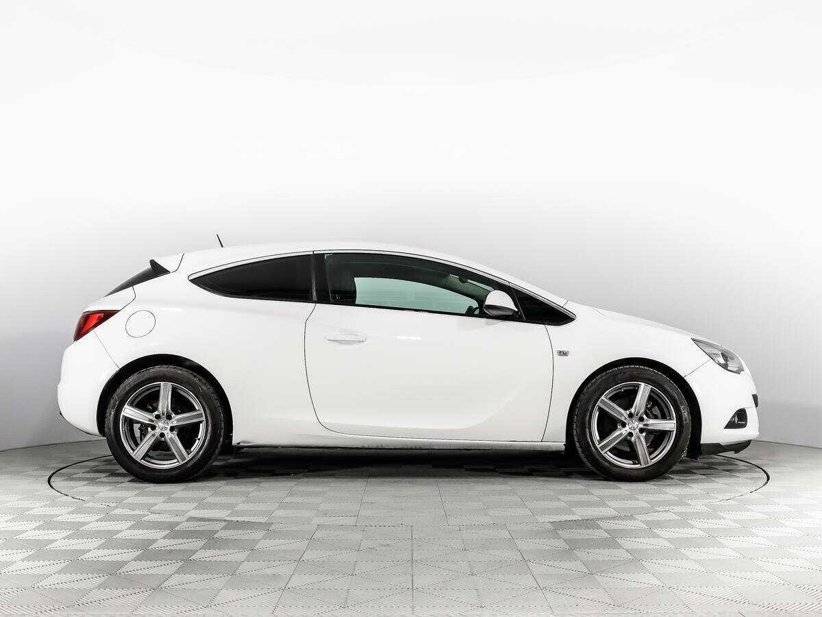 Opel Astra с пробегом — 2014 год. Фото: #3