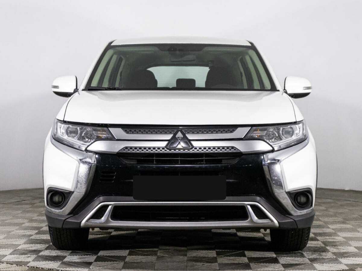 Mitsubishi Outlander с пробегом — 2020 год. Фото: #1