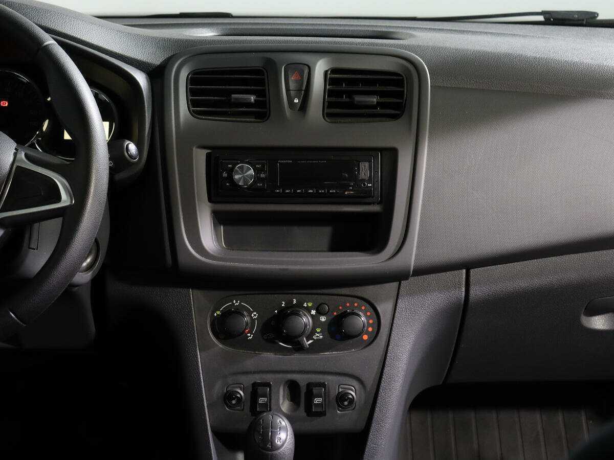 Renault Sandero с пробегом — 2019 год. Фото: #12