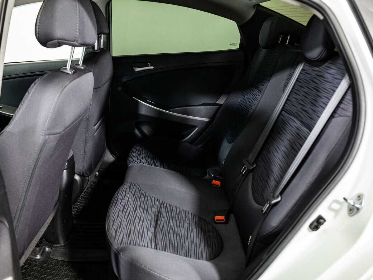 Hyundai Solaris с пробегом — 2016 год. Фото: #9