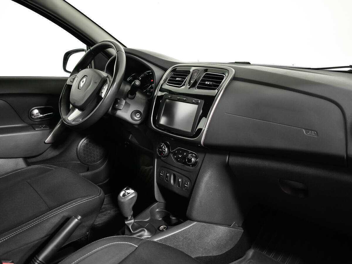 Renault Sandero с пробегом — 2015 год. Фото: #8