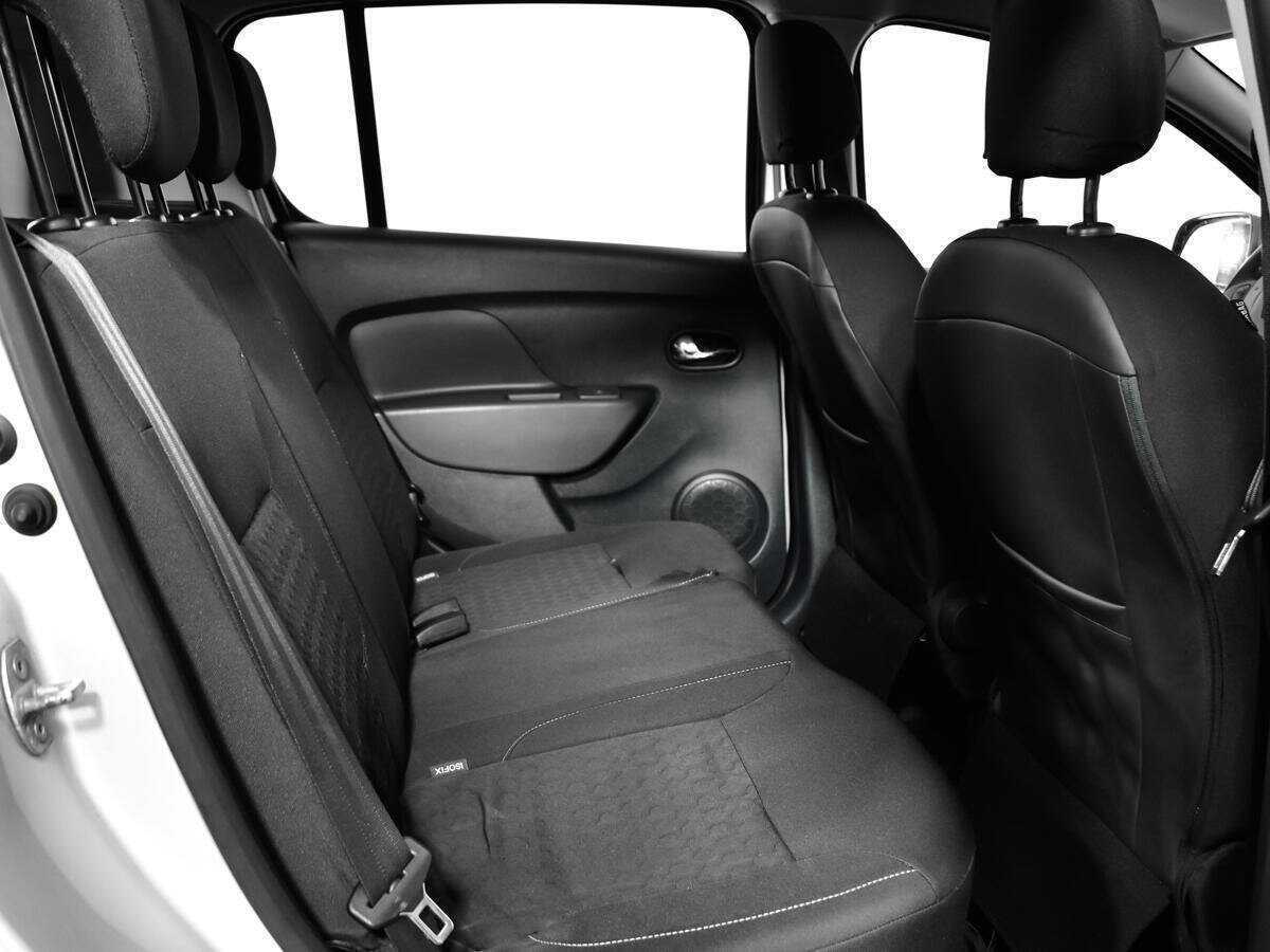 Renault Sandero с пробегом — 2015 год. Фото: #9