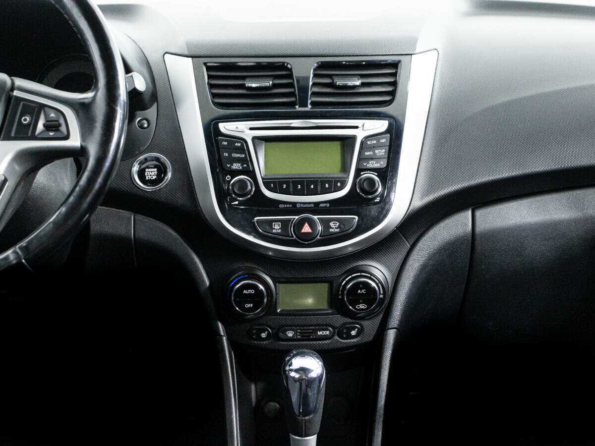 Hyundai Solaris с пробегом — 2013 год. Фото: #13