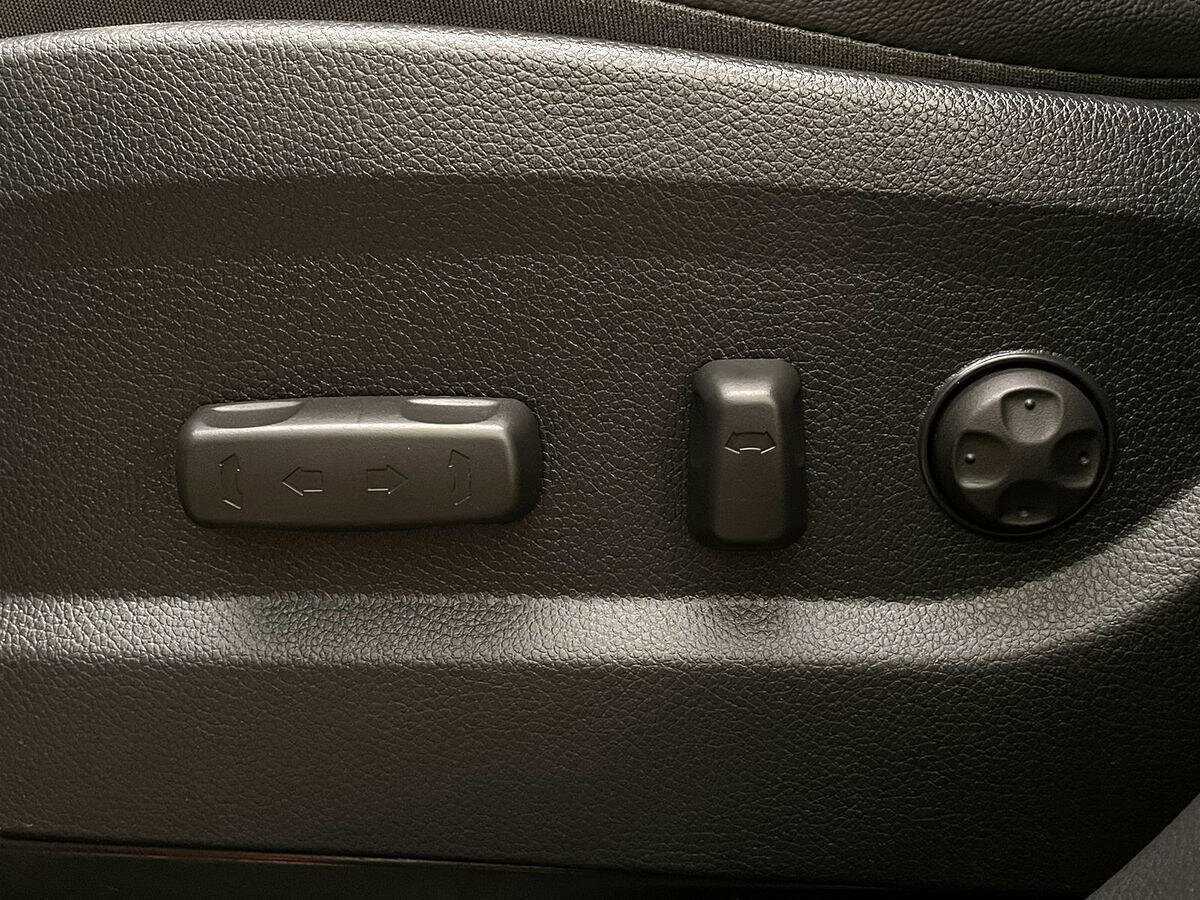 Hyundai Santa Fe с пробегом — 2015 год. Фото: #14