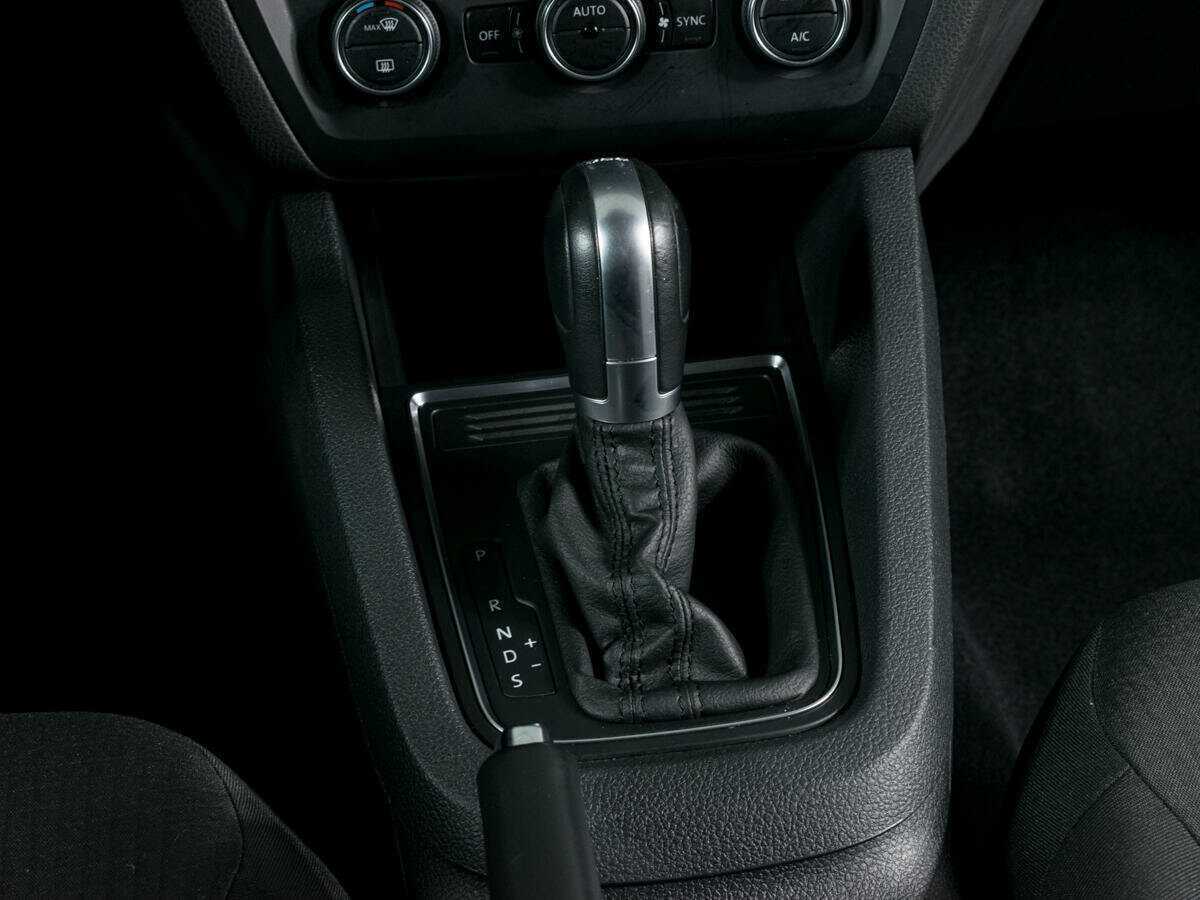 Volkswagen Jetta с пробегом — 2016 год. Фото: #11