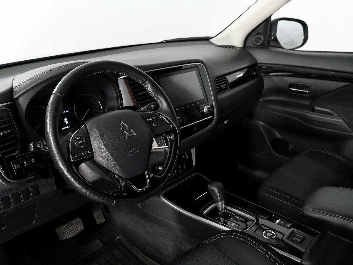 Mitsubishi Outlander с пробегом — 2020 год. Фото: #8