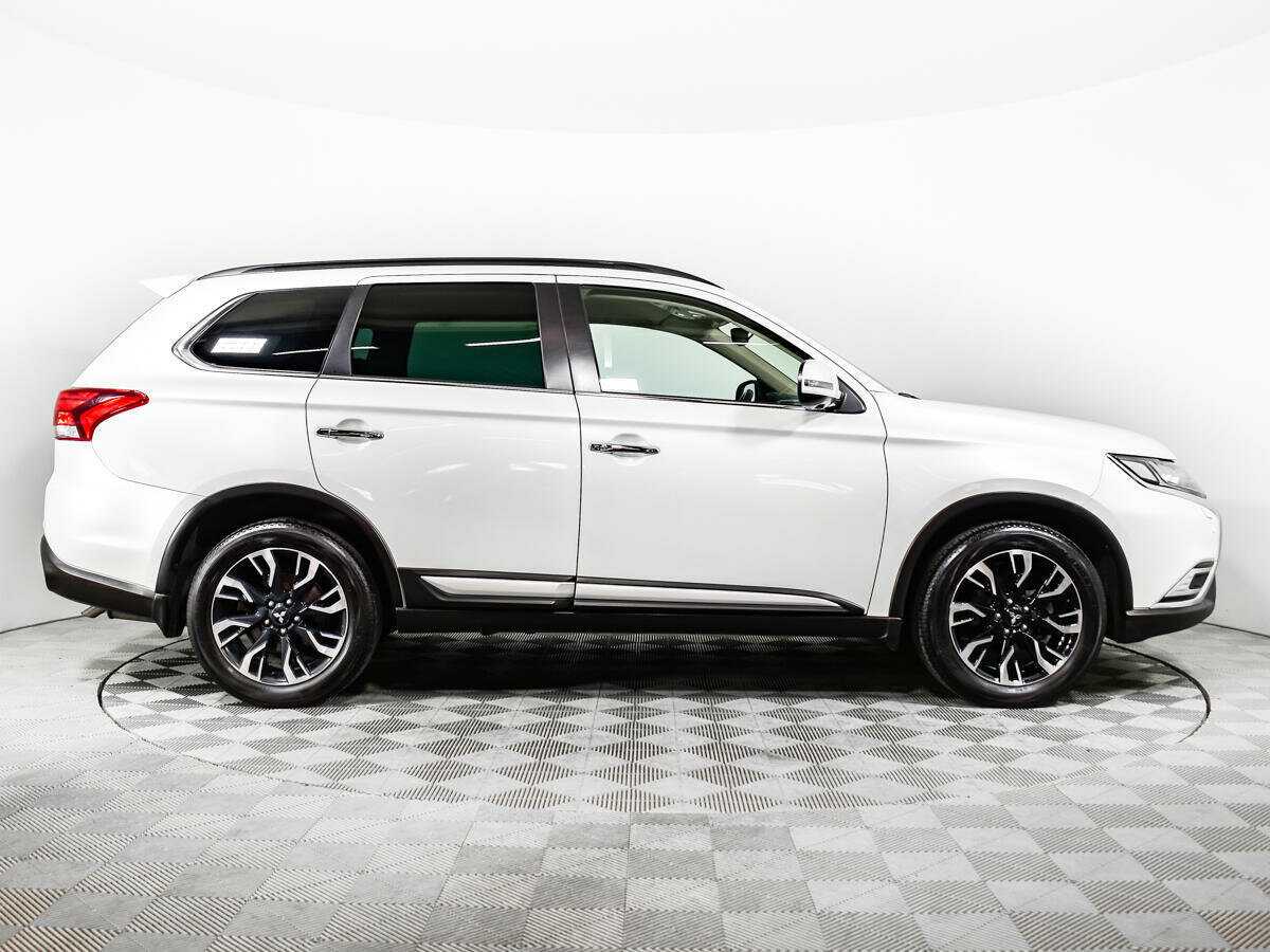Mitsubishi Outlander с пробегом — 2021 год. Фото: #3