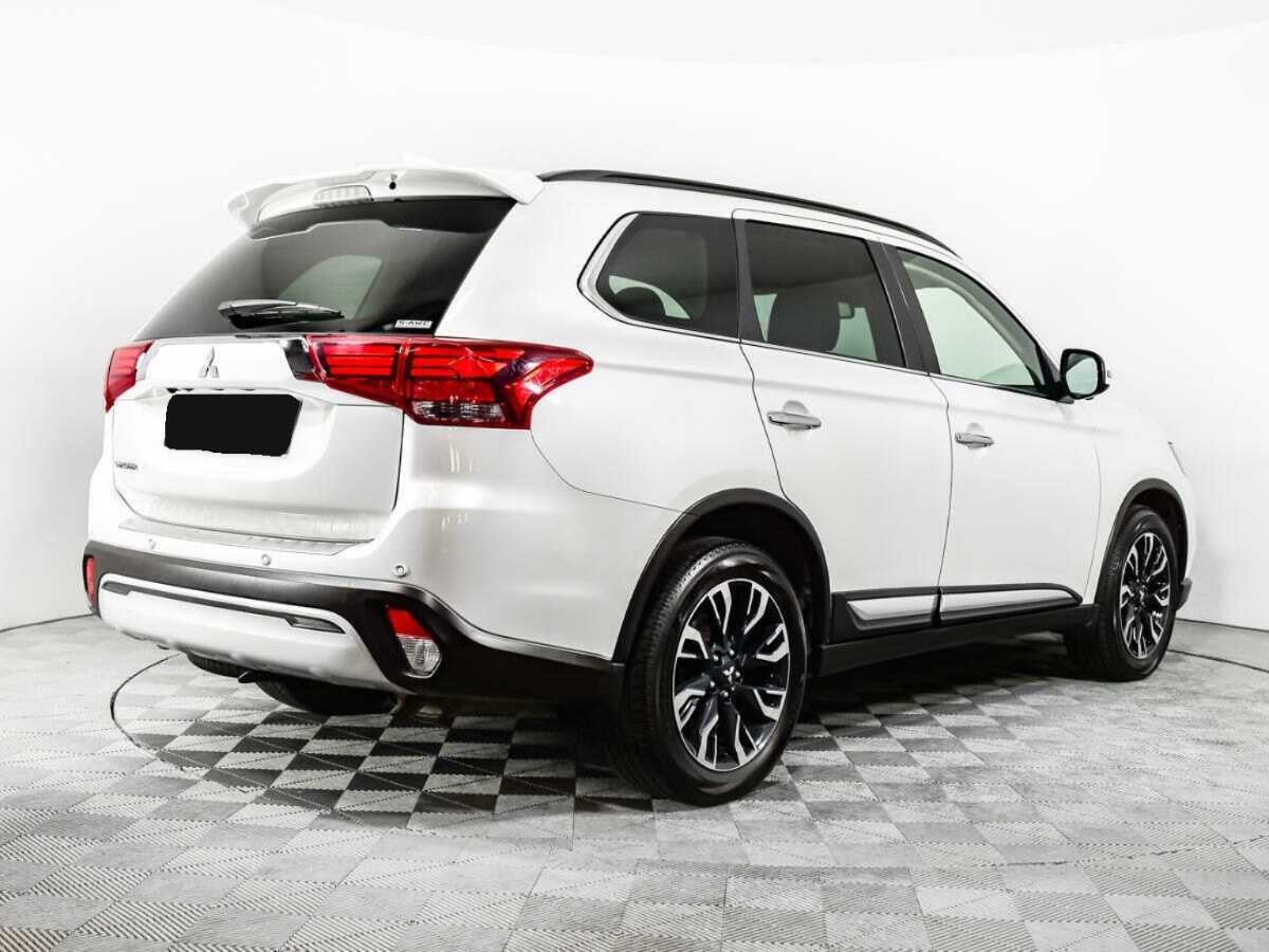 Mitsubishi Outlander с пробегом — 2021 год. Фото: #4
