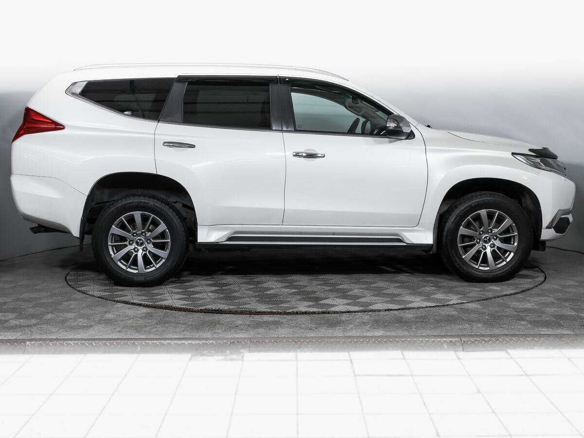 Mitsubishi Pajero Sport с пробегом — 2018 год. Фото: #3