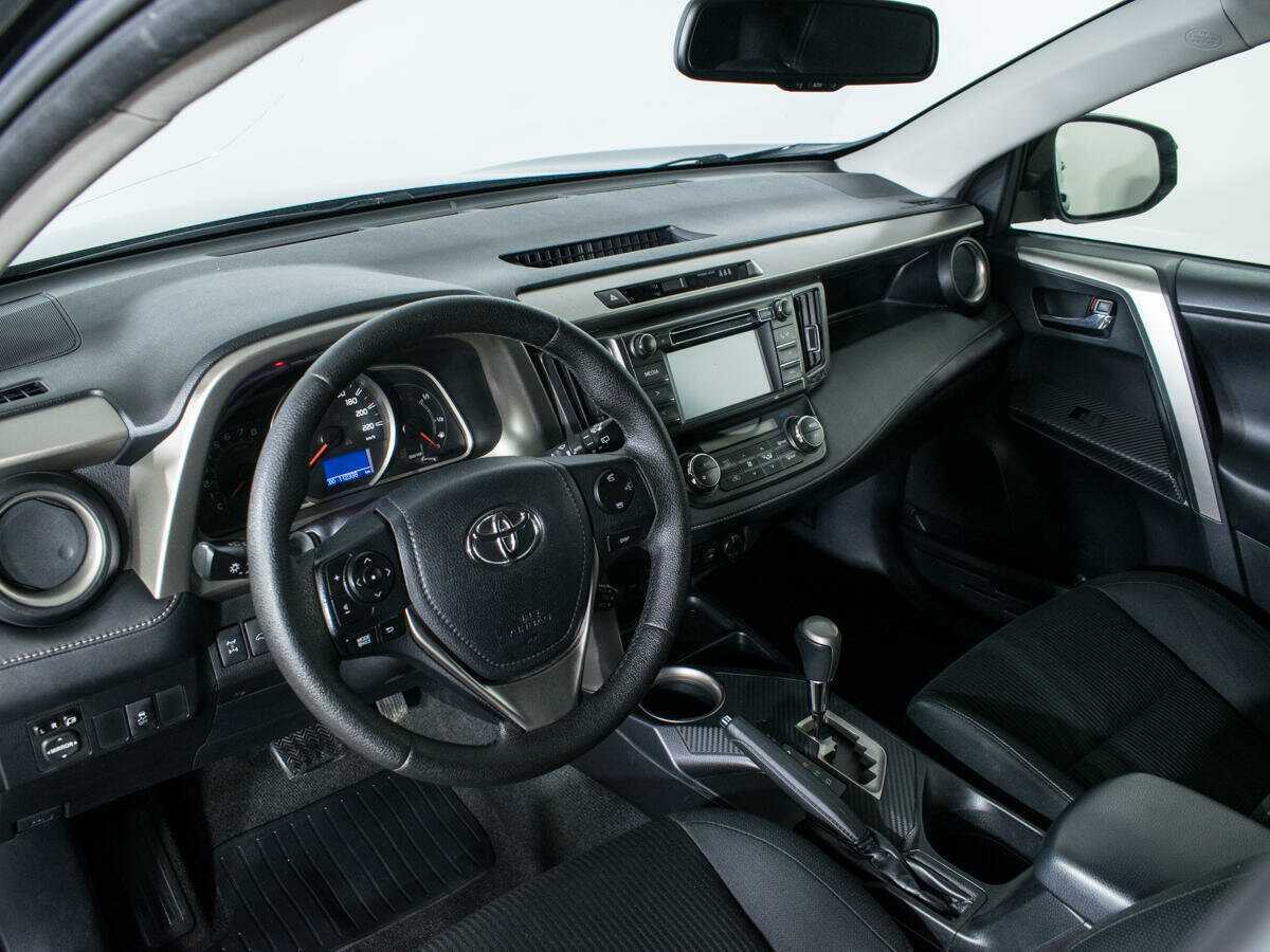 Toyota RAV4 с пробегом — 2015 год. Фото: #12