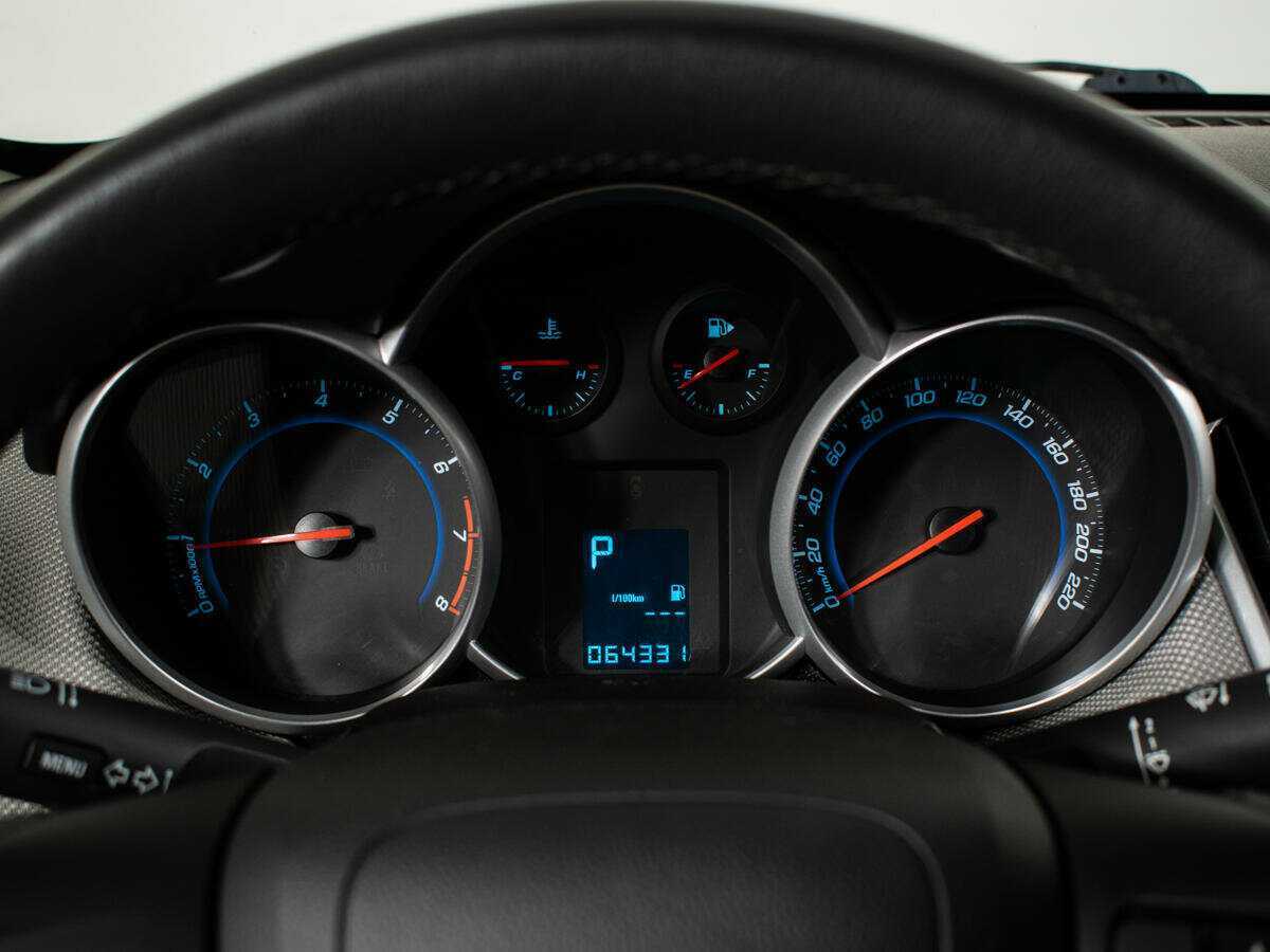 Chevrolet Cruze с пробегом — 2013 год. Фото: #11