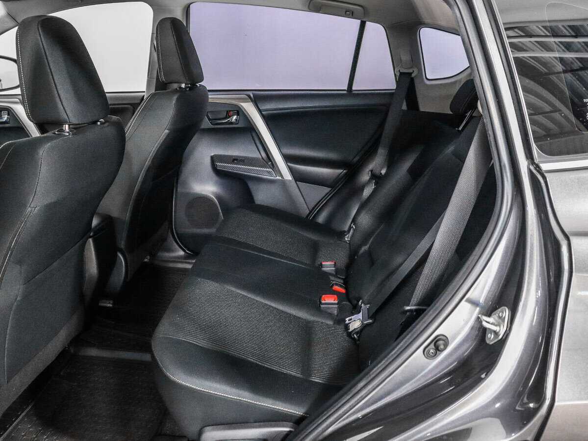 Toyota RAV4 с пробегом — 2013 год. Фото: #9