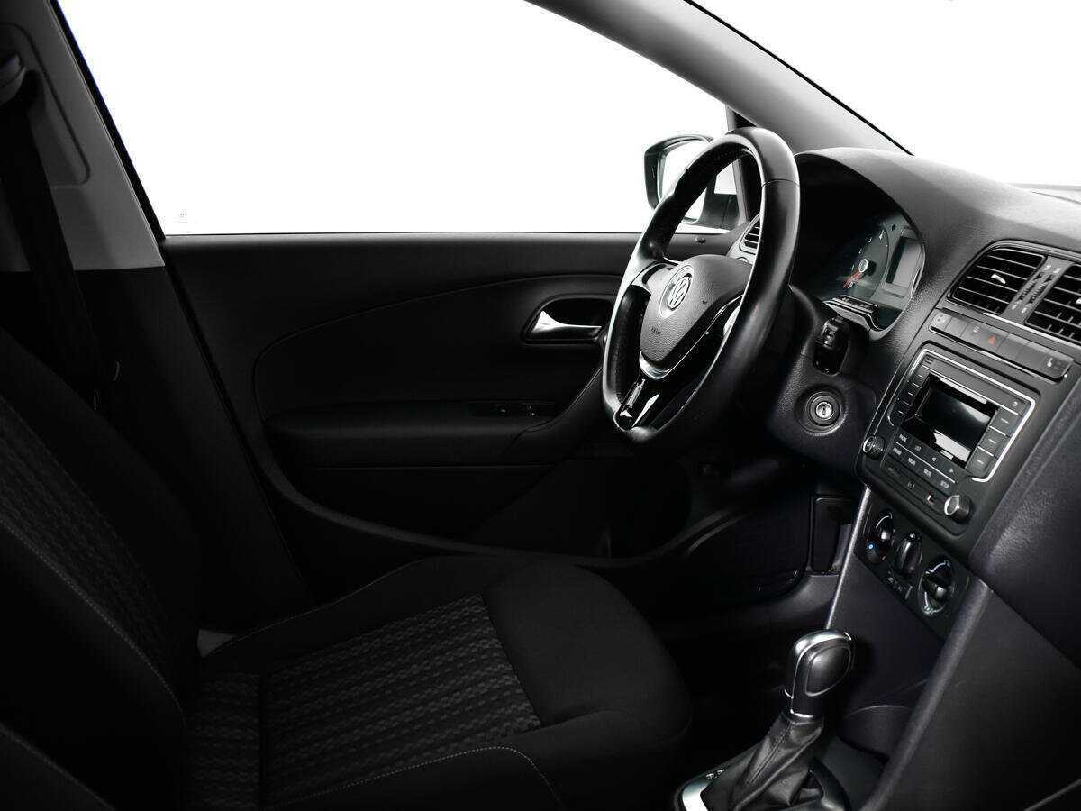 Volkswagen Polo с пробегом — 2015 год. Фото: #4