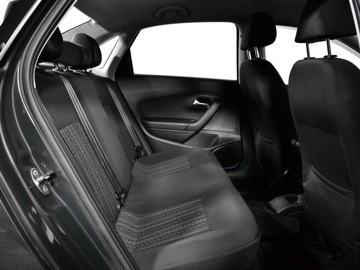 Volkswagen Polo с пробегом — 2013 год. Фото: #9