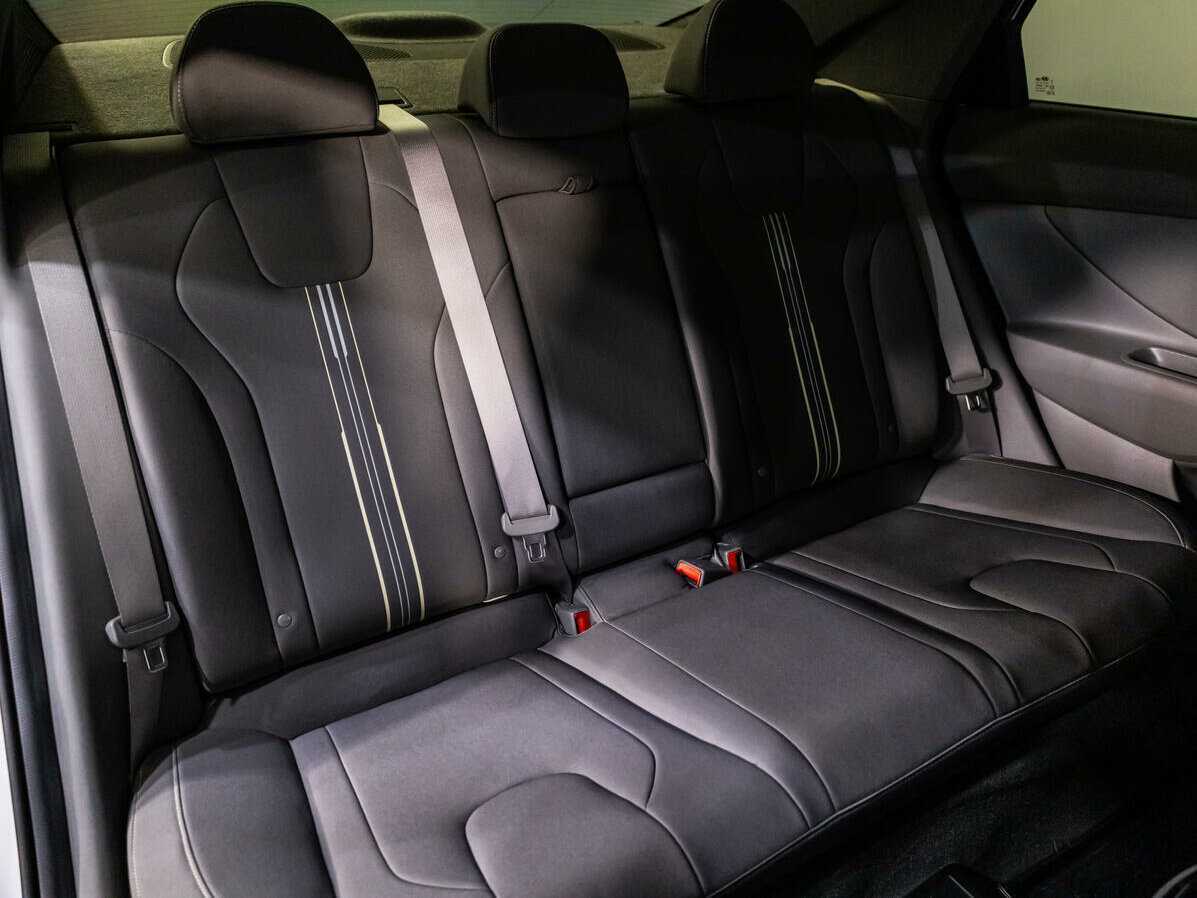 Hyundai Elantra с пробегом — 2021 год. Фото: #8