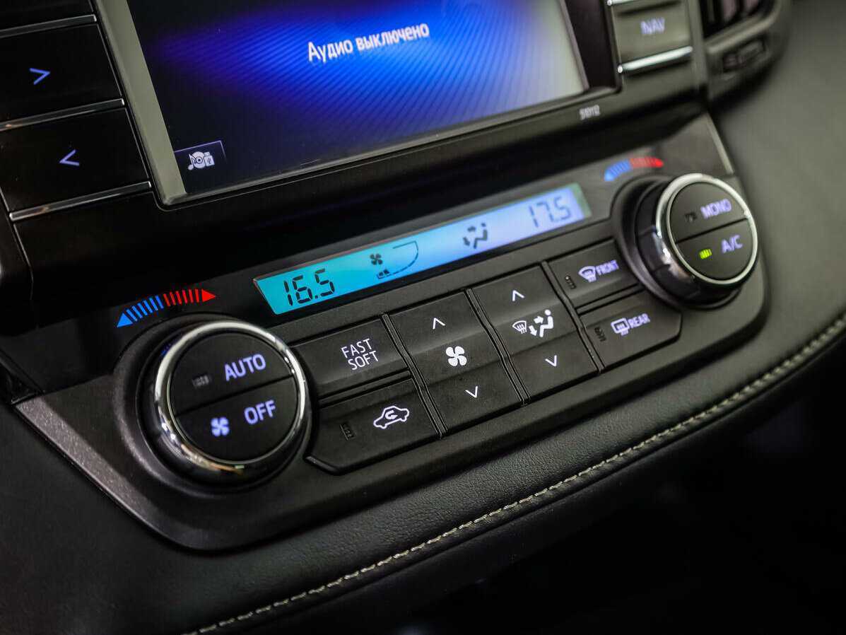 Toyota RAV4 с пробегом — 2015 год. Фото: #13