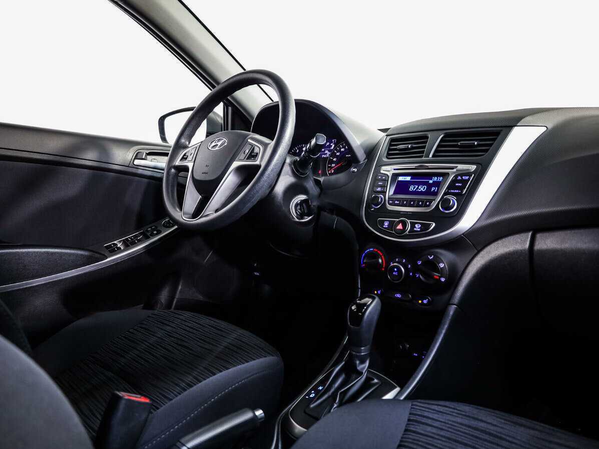 Hyundai Solaris с пробегом — 2015 год. Фото: #7