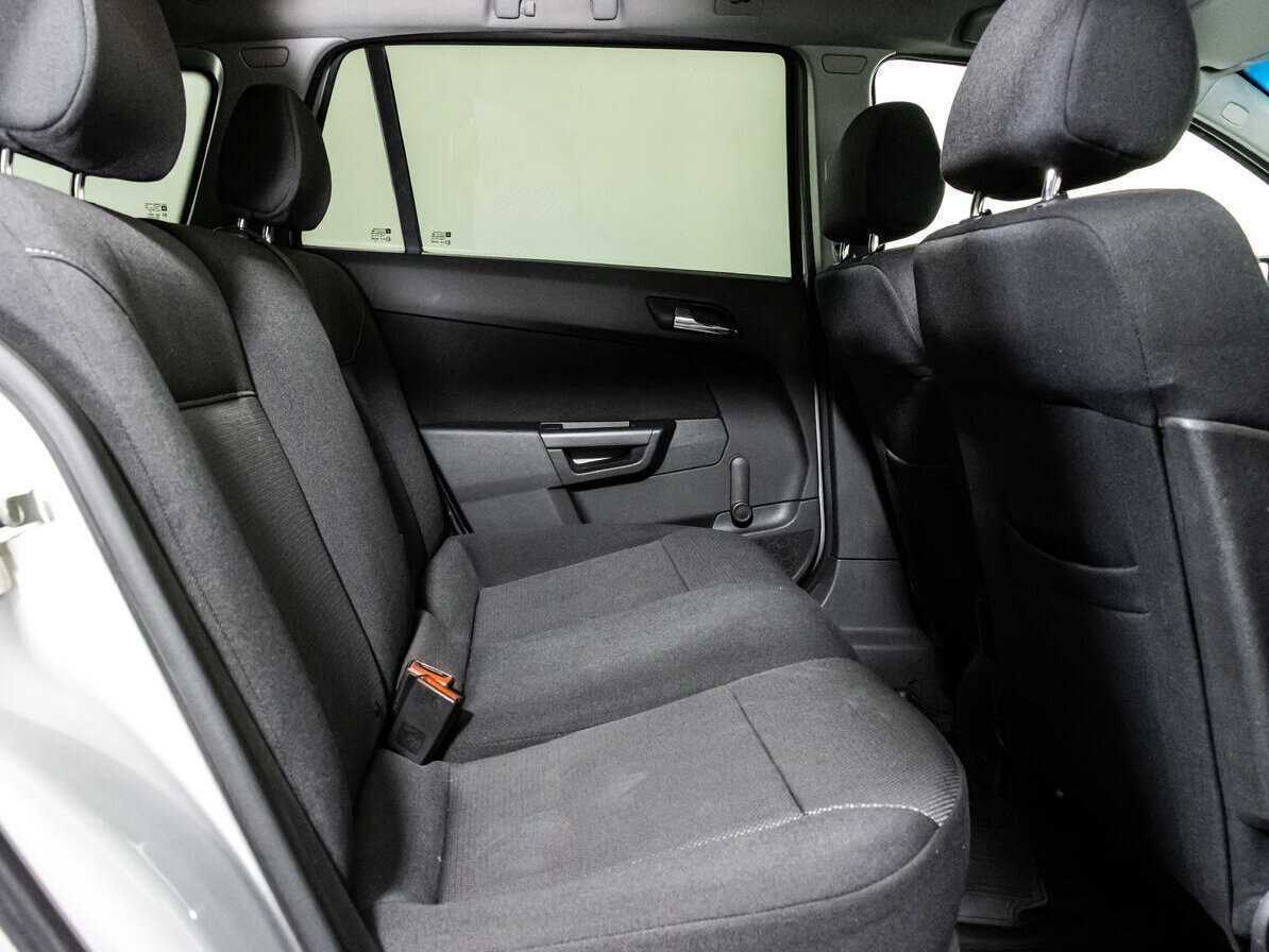 Opel Astra с пробегом — 2012 год. Фото: #14