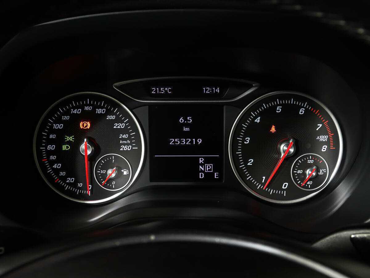 Mercedes-Benz B-Класс с пробегом — 2015 год. Фото: #9