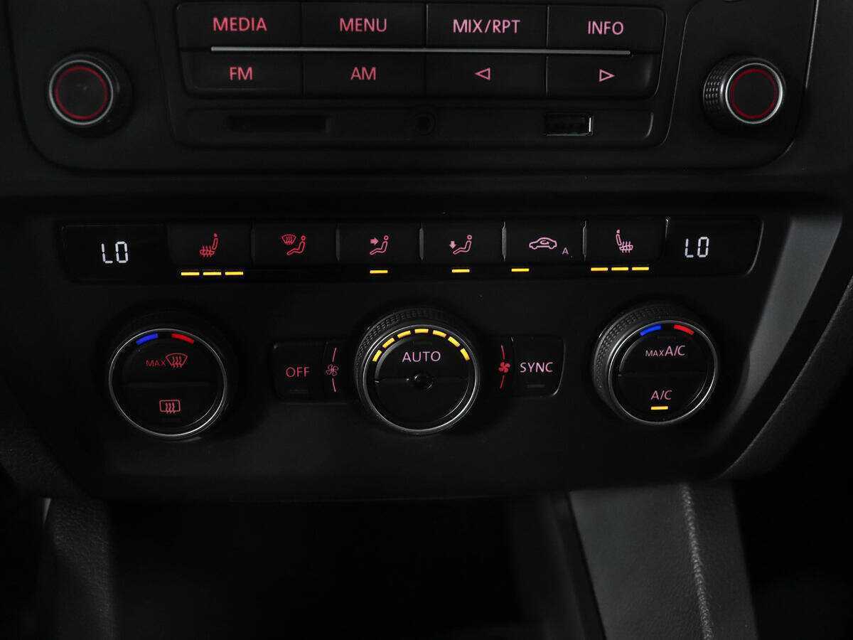 Volkswagen Jetta с пробегом — 2015 год. Фото: #12