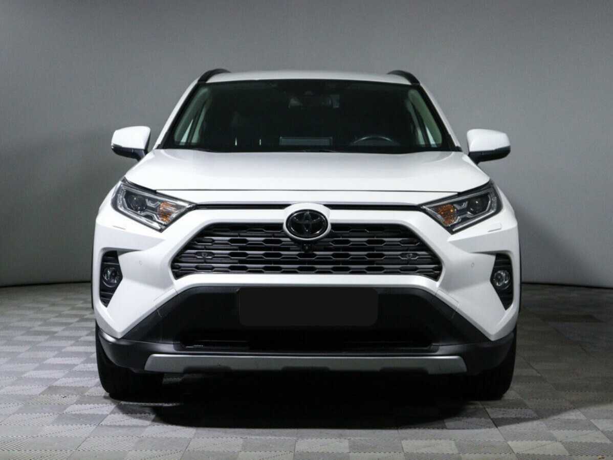 Toyota RAV4 с пробегом — 2020 год. Фото: #1