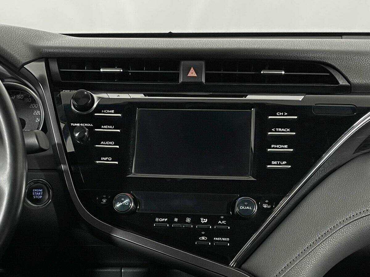 Toyota Camry с пробегом — 2019 год. Фото: #9