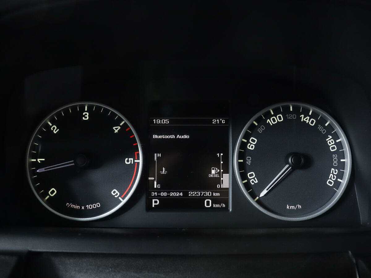 Land Rover Discovery с пробегом — 2013 год. Фото: #10