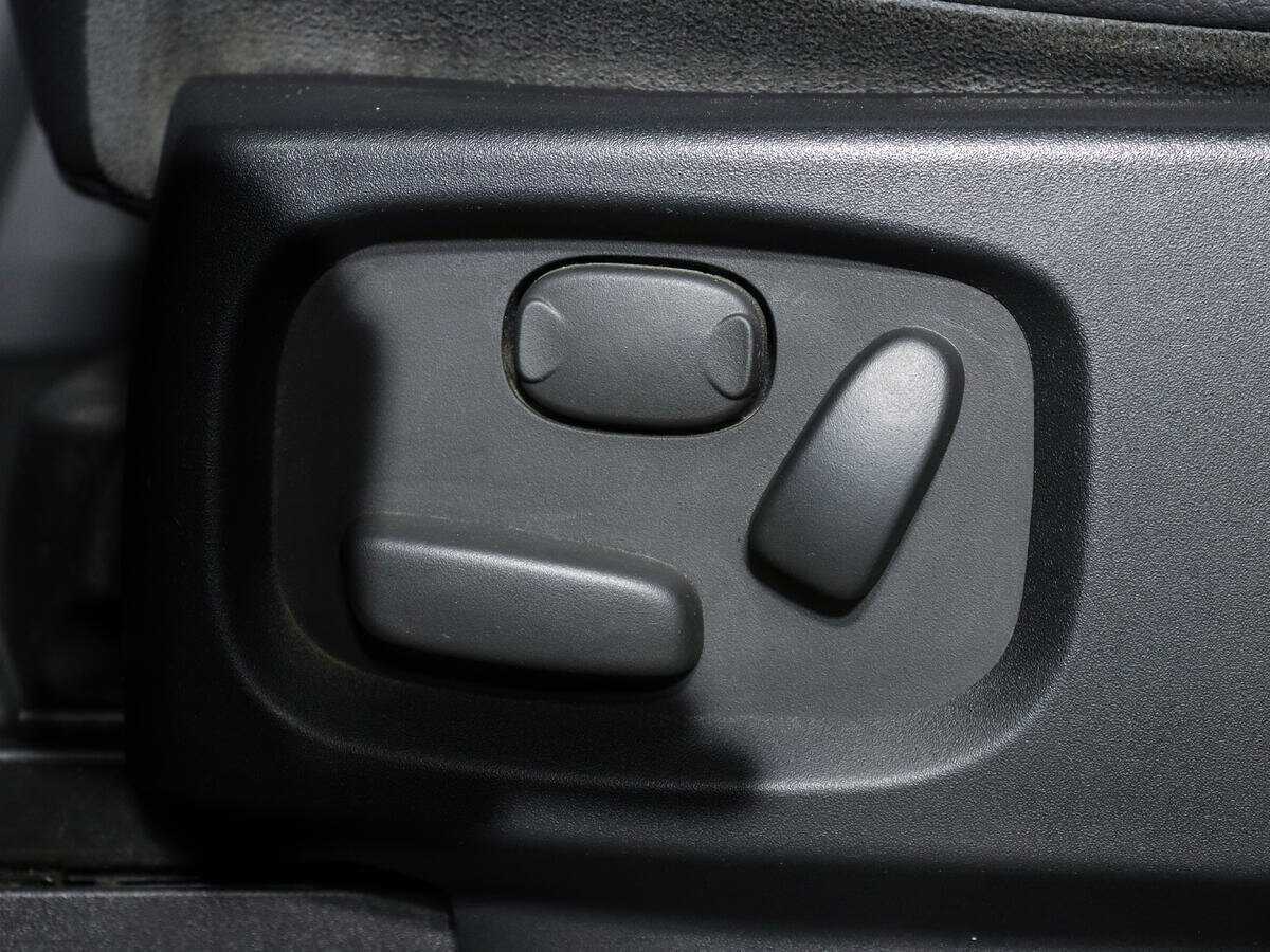 Land Rover Discovery с пробегом — 2013 год. Фото: #17