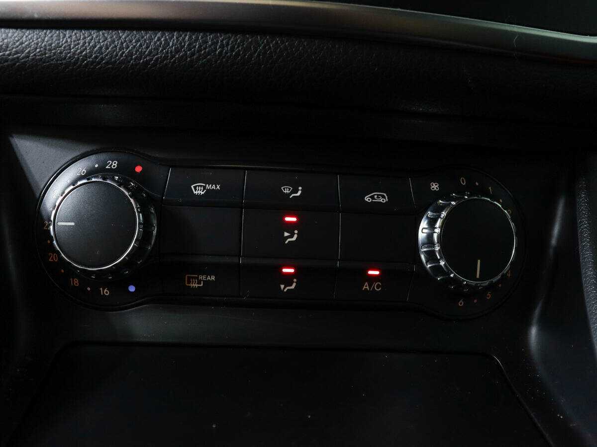 Mercedes-Benz CLA с пробегом — 2013 год. Фото: #12