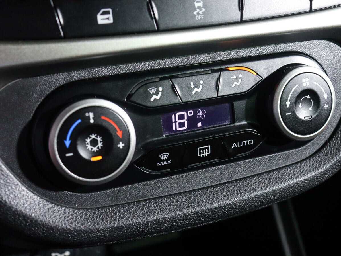 Lada (ВАЗ) Vesta с пробегом — 2019 год. Фото: #12