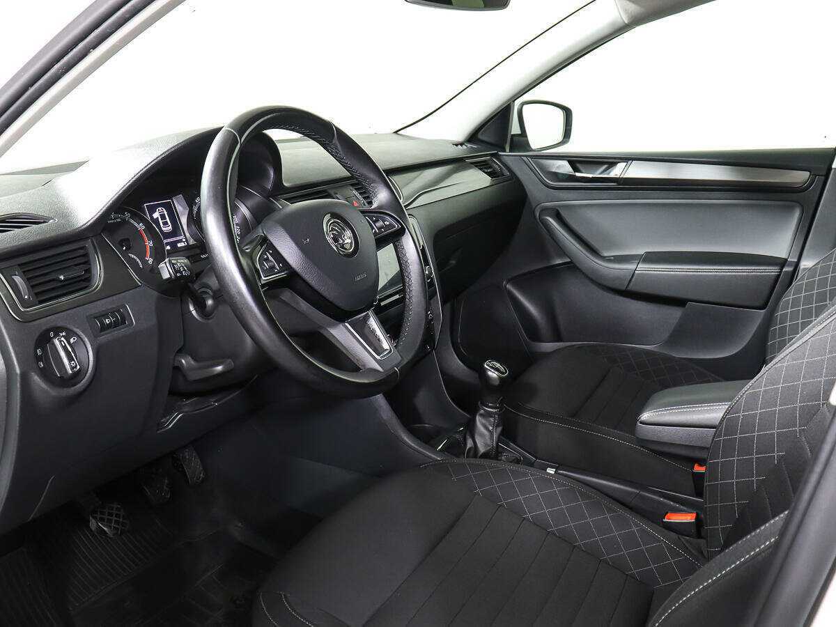 Skoda Rapid с пробегом — 2018 год. Фото: #12