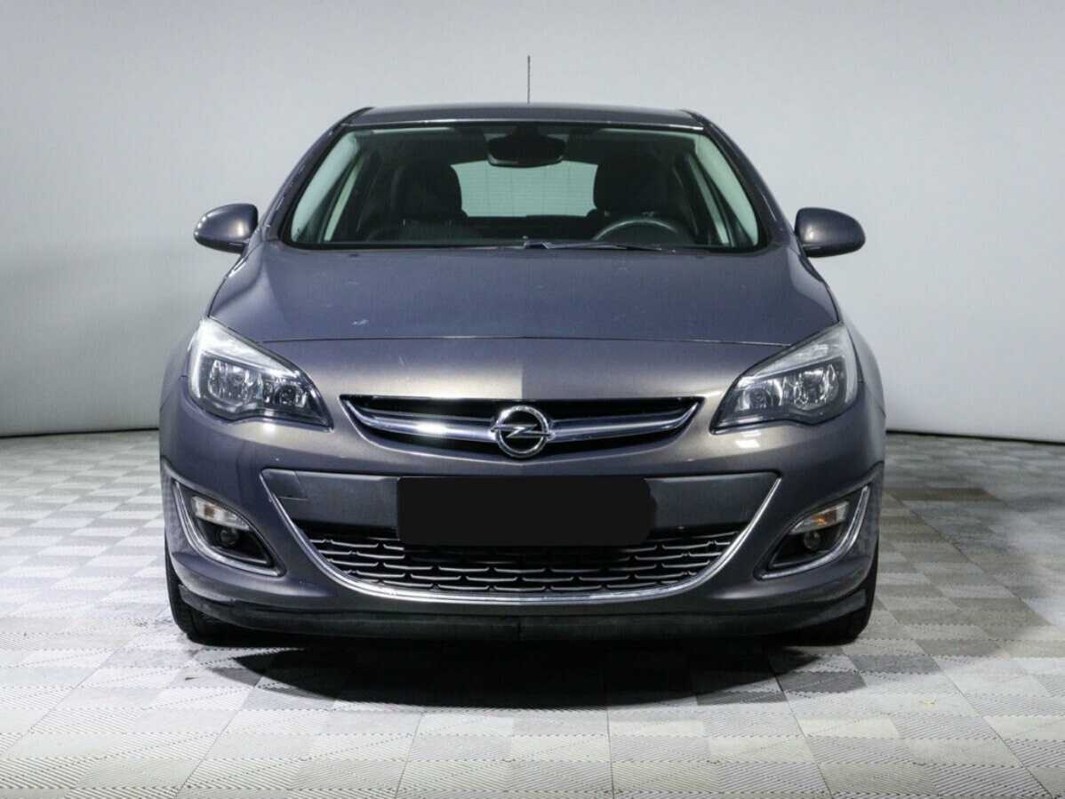 Opel Astra с пробегом — 2012 год. Фото: #1