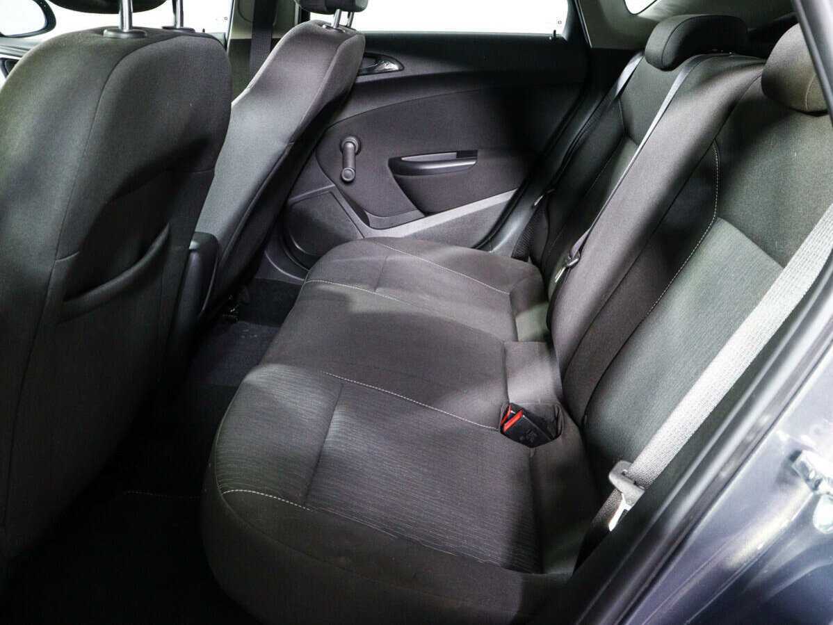 Opel Astra с пробегом — 2012 год. Фото: #9