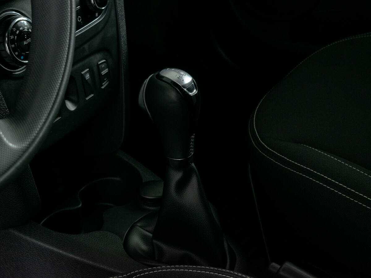 Renault Sandero с пробегом — 2017 год. Фото: #14