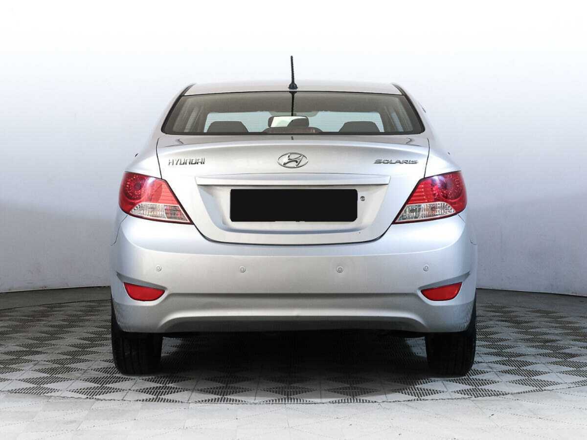 Hyundai Solaris с пробегом — 2012 год. Фото: #4