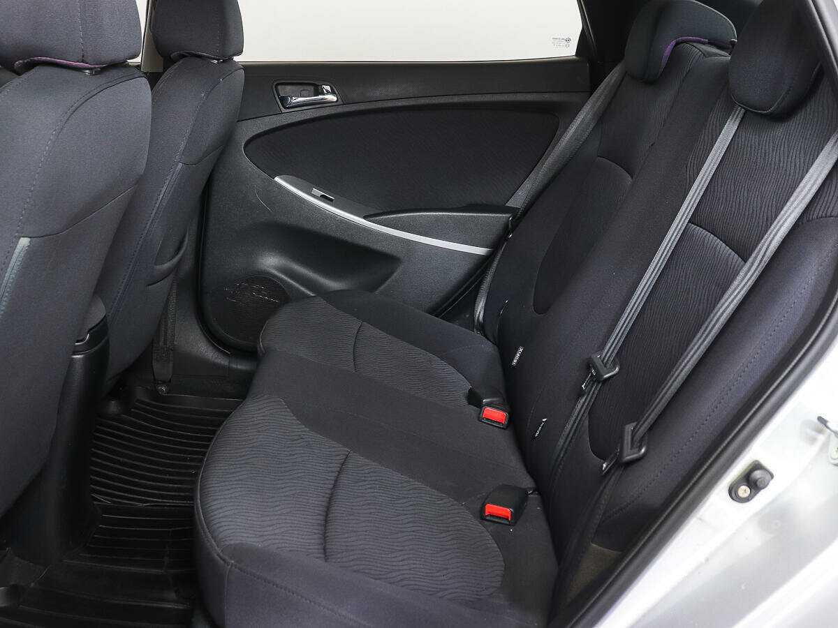 Hyundai Solaris с пробегом — 2012 год. Фото: #8