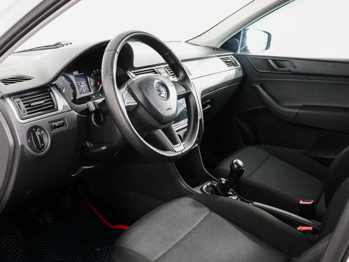 Skoda Rapid с пробегом — 2014 год. Фото: #7