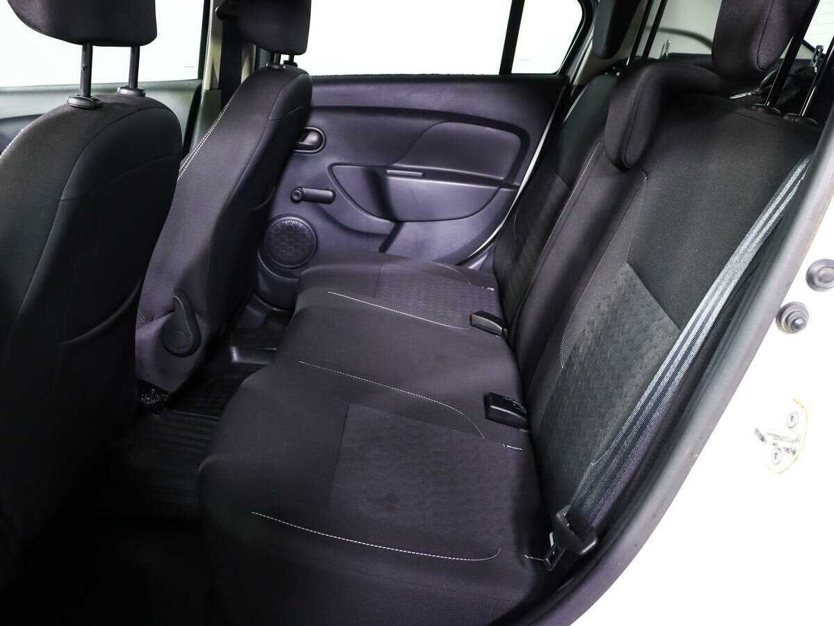 Renault Logan с пробегом — 2017 год. Фото: #9