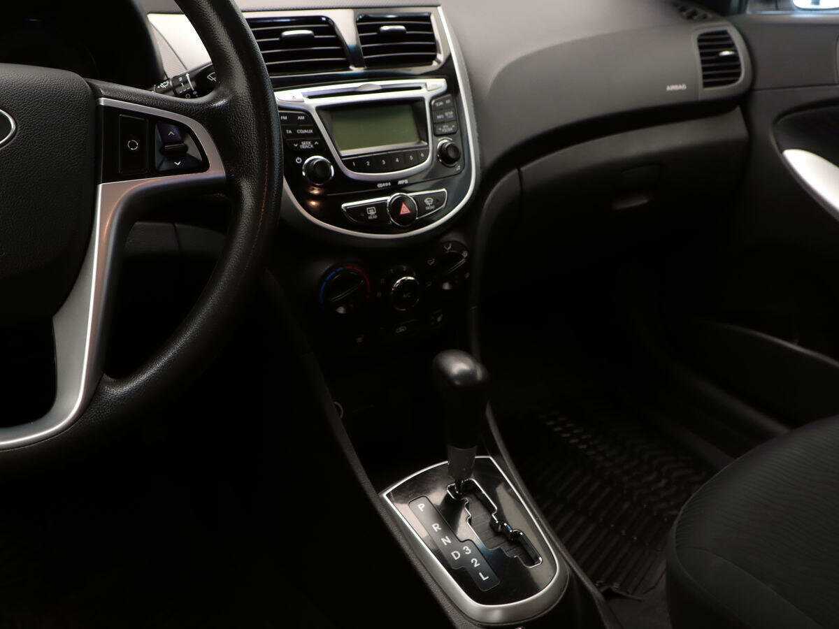 Hyundai Solaris с пробегом — 2013 год. Фото: #12