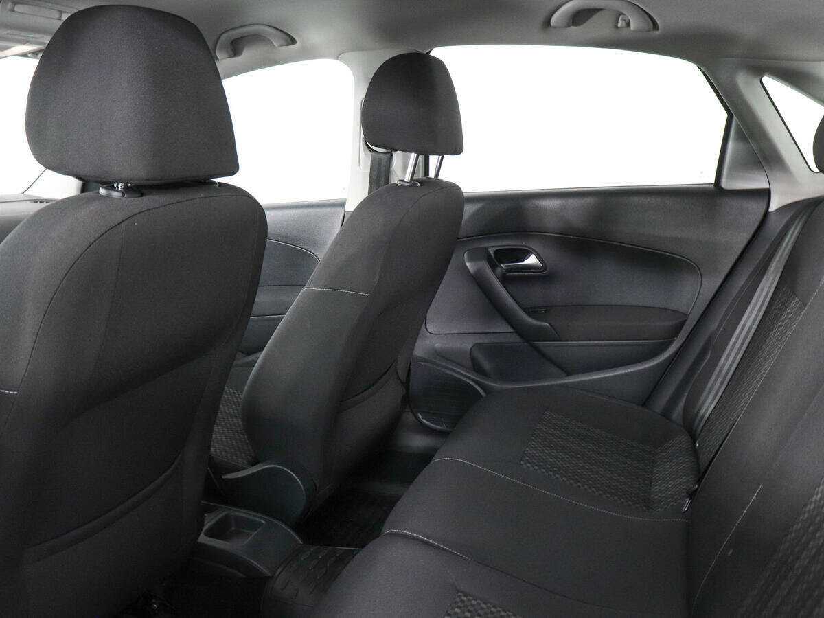 Volkswagen Polo с пробегом — 2018 год. Фото: #11