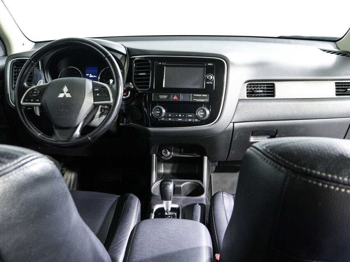 Mitsubishi Outlander с пробегом — 2012 год. Фото: #10